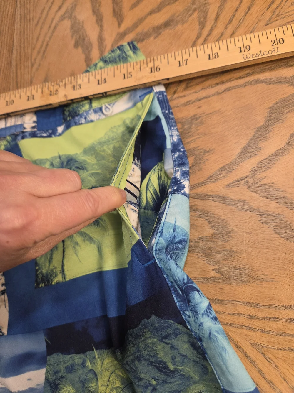 AE American Eagle Board Shorts Photo Patchwork Mens Size S Tropical Y2K Surf